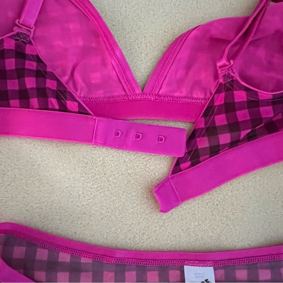 Valentine’s Day lingerie set - bralette and high rise cheeky underwear - Picture 5 of 7